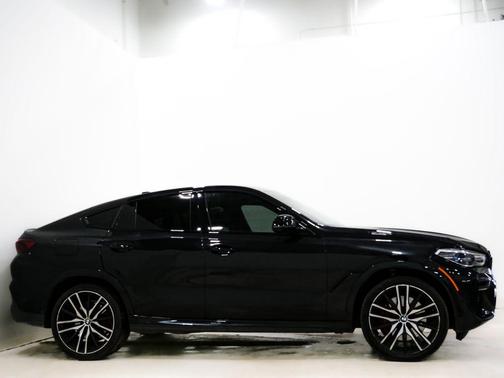 2022 BMW X6 M50i