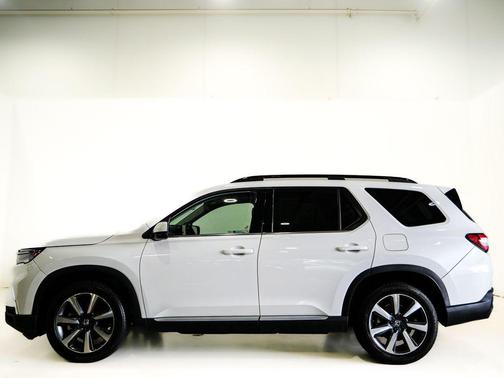 2023 Honda Pilot Touring 8-Passenger