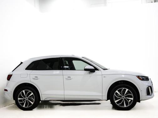 Glacier White Metallic 2022 Audi Q5 45 S line Prestige