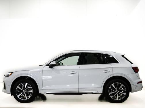 Glacier White Metallic 2022 Audi Q5 45 S line Prestige