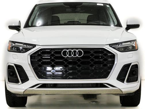 Glacier White Metallic 2022 Audi Q5 45 S line Prestige