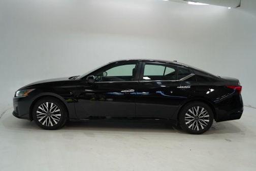 Super Black Clearcoat 2023 Nissan Altima 2.5 SV