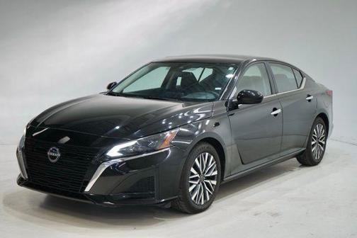 Super Black Clearcoat 2023 Nissan Altima 2.5 SV