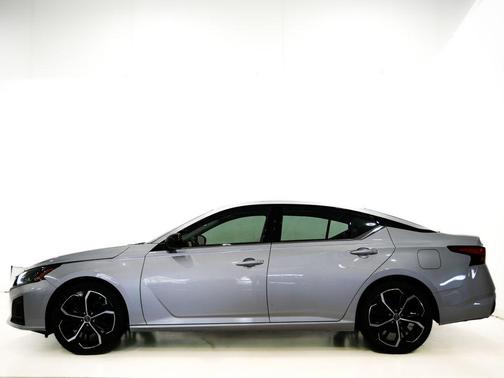 Brilliant Silver Metallic 2024 Nissan Altima 2.5 SR