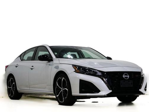 Brilliant Silver Metallic 2024 Nissan Altima 2.5 SR