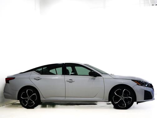 Brilliant Silver Metallic 2024 Nissan Altima 2.5 SR