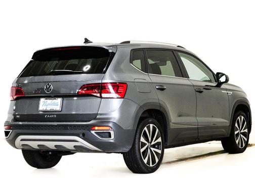 Platinum Gray Metallic 2024 Volkswagen Taos 1.5T SE