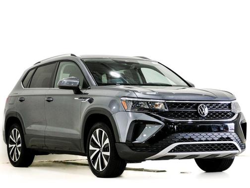 Platinum Gray Metallic 2024 Volkswagen Taos 1.5T SE
