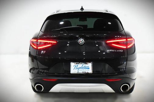Vulcano Black Metallic 2021 Alfa Romeo Stelvio Base