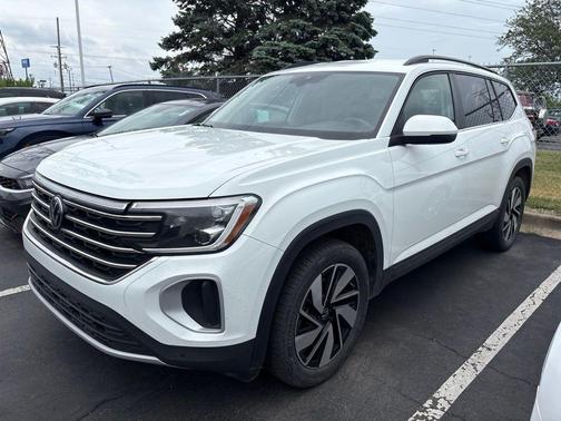 White 2025 Volkswagen Atlas 2.0T SE w/Technology 4MOTION