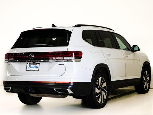 White 2025 Volkswagen Atlas 2.0T SE w/Technology 4MOTION