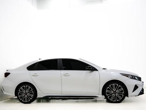 Snow White Pearl 2023 Kia Forte GT