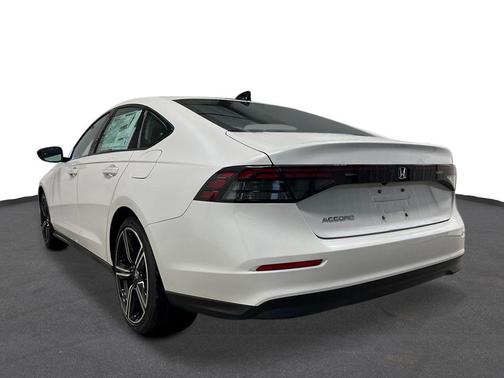 Platinum White 2026 Honda Accord SE