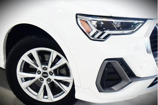 2023 Audi Q3 Premium