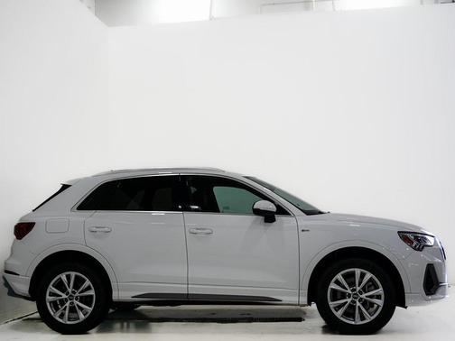 2023 Audi Q3 Premium