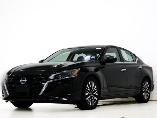 Super Black Clearcoat 2024 Nissan Altima 2.5 SV