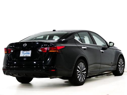 Super Black Clearcoat 2024 Nissan Altima 2.5 SV