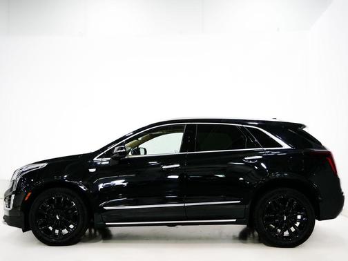 Stellar Black Metallic 2021 Cadillac XT5 Premium Luxury