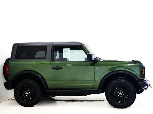 Eruption Green Metallic 2023 Ford Bronco Black Diamond