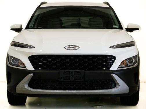 Lunar White 2023 Hyundai KONA SEL
