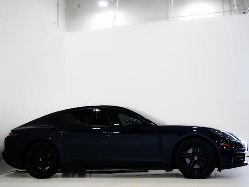2018 Porsche Panamera 4