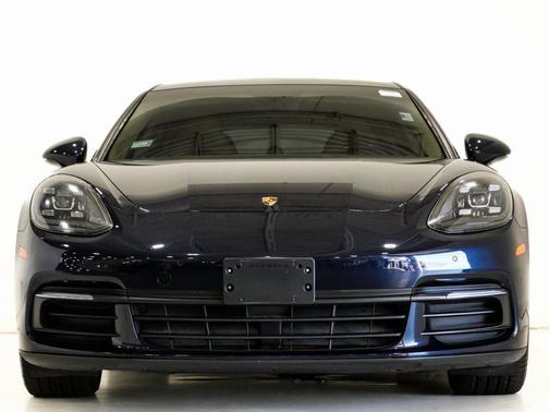 2018 Porsche Panamera 4