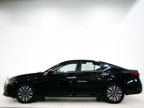 Super Black Clearcoat 2024 Nissan Altima 2.5 SV