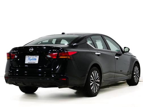 Super Black Clearcoat 2024 Nissan Altima 2.5 SV