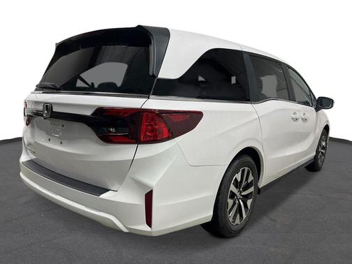 Platinum White Pearl 2026 Honda Odyssey EX-L