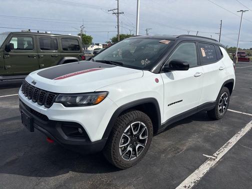Bright White Clearcoat 2025 Jeep Compass Trailhawk