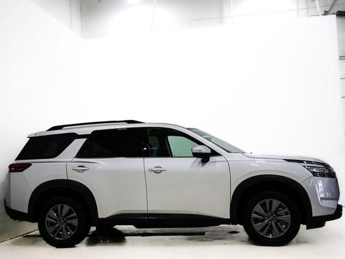 Brilliant Silver Metallic 2025 Nissan Pathfinder SV