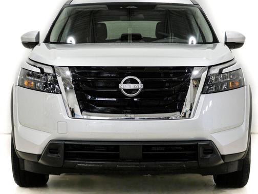 Brilliant Silver Metallic 2025 Nissan Pathfinder SV
