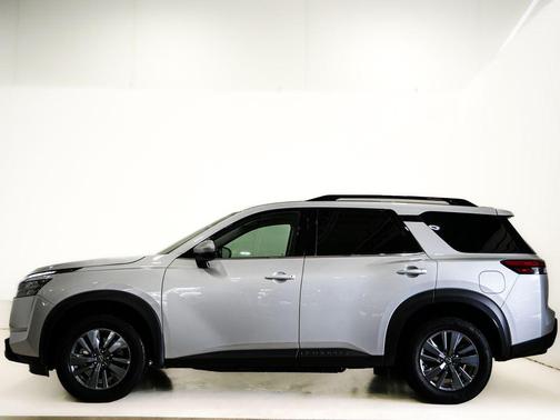 Brilliant Silver Metallic 2025 Nissan Pathfinder SV