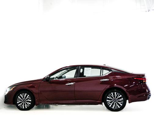 Scarlet Ember 2024 Nissan Altima 2.5 SV