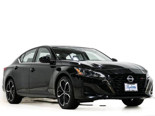 Super Black Clearcoat 2024 Nissan Altima 2.5 SR