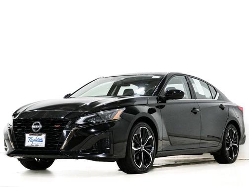 Super Black Clearcoat 2024 Nissan Altima 2.5 SR