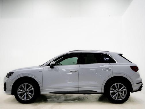 2023 Audi Q3 Premium