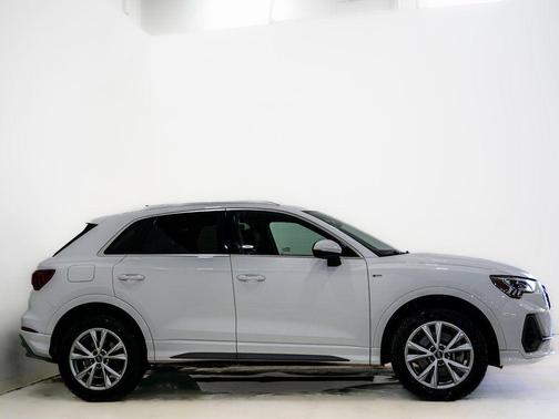 2023 Audi Q3 Premium