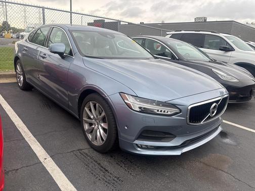 2017 Volvo S90 T6 Momentum