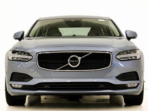 2017 Volvo S90 T6 Momentum