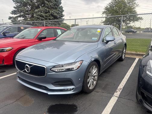 2017 Volvo S90 T6 Momentum