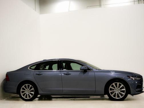 2017 Volvo S90 T6 Momentum