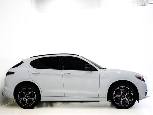 Alfa White 2023 Alfa Romeo Stelvio Veloce