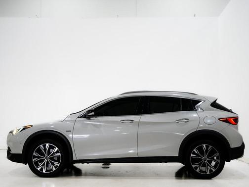 2018 INFINITI QX30 Premium
