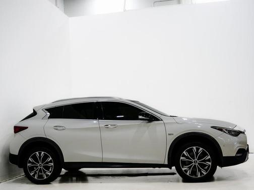 2018 INFINITI QX30 Premium