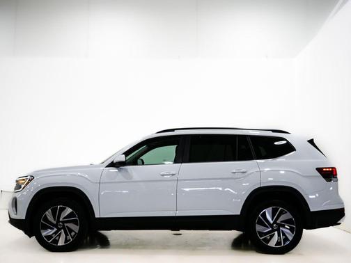 2025 Volkswagen Atlas 2.0T SE w/Technology 4MOTION