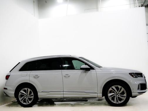 2024 Audi Q7 55 Premium Plus