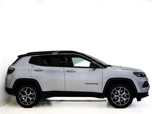 Silver Zynith Metallic Clearcoat 2025 Jeep Compass Limited
