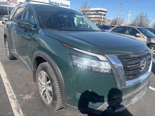 2023 Nissan Pathfinder SL