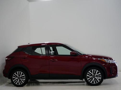 2022 Nissan Kicks SV